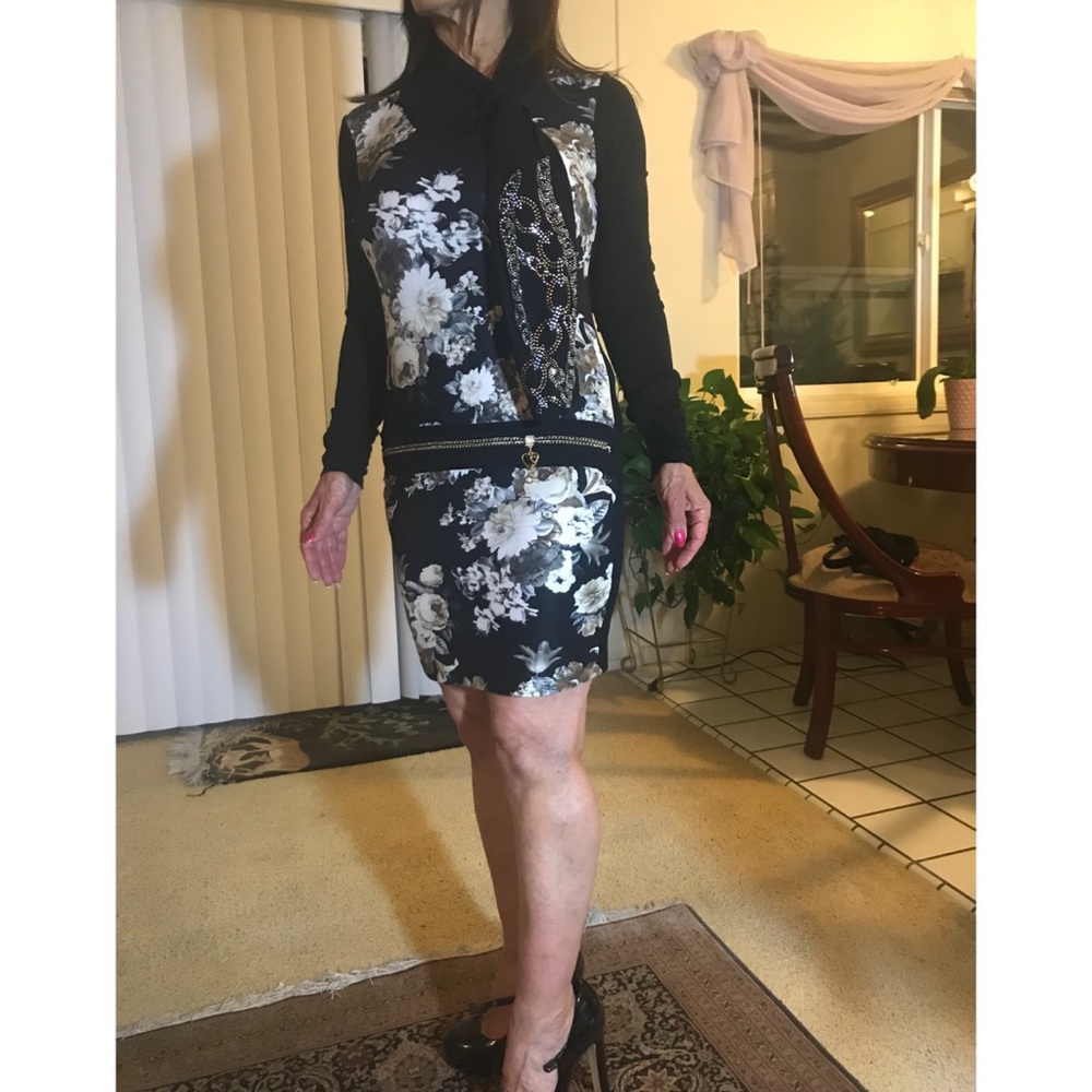 Long sleeve Dress With Tie - Picture 1 of 4